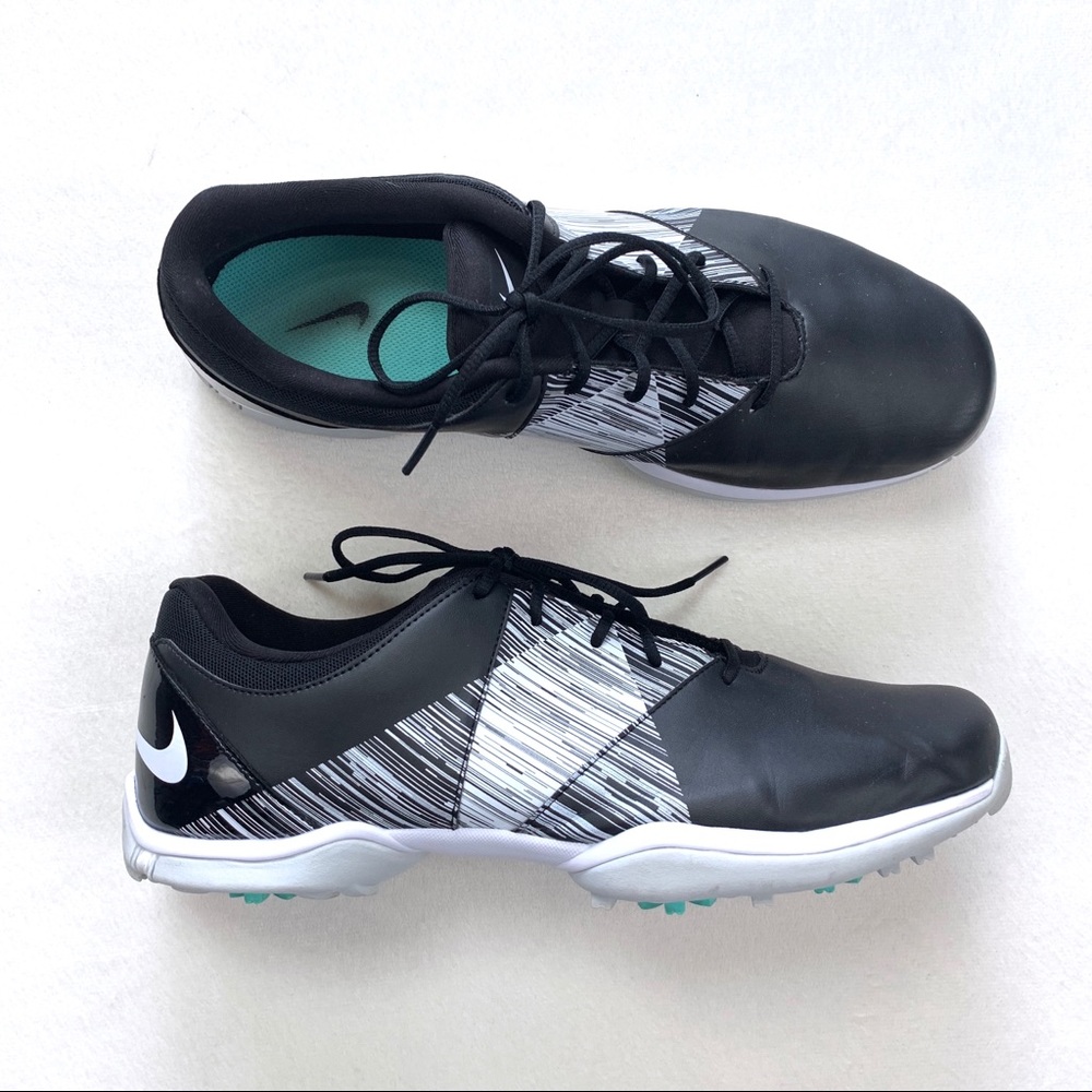 Nike Black and White Lightweight Athletic Shoes